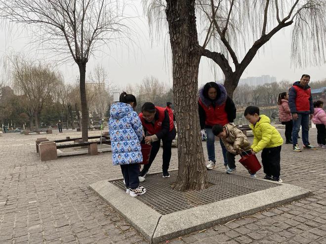 泰安市园林绿化管理服务中心开展志愿服务活动(图1)